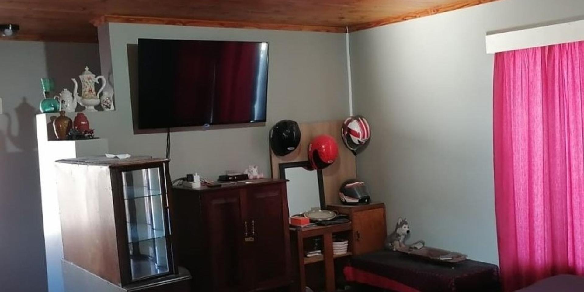 Image 4 of 6