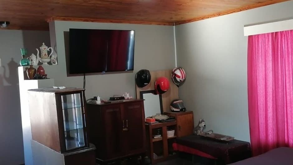 Image 4 of 6