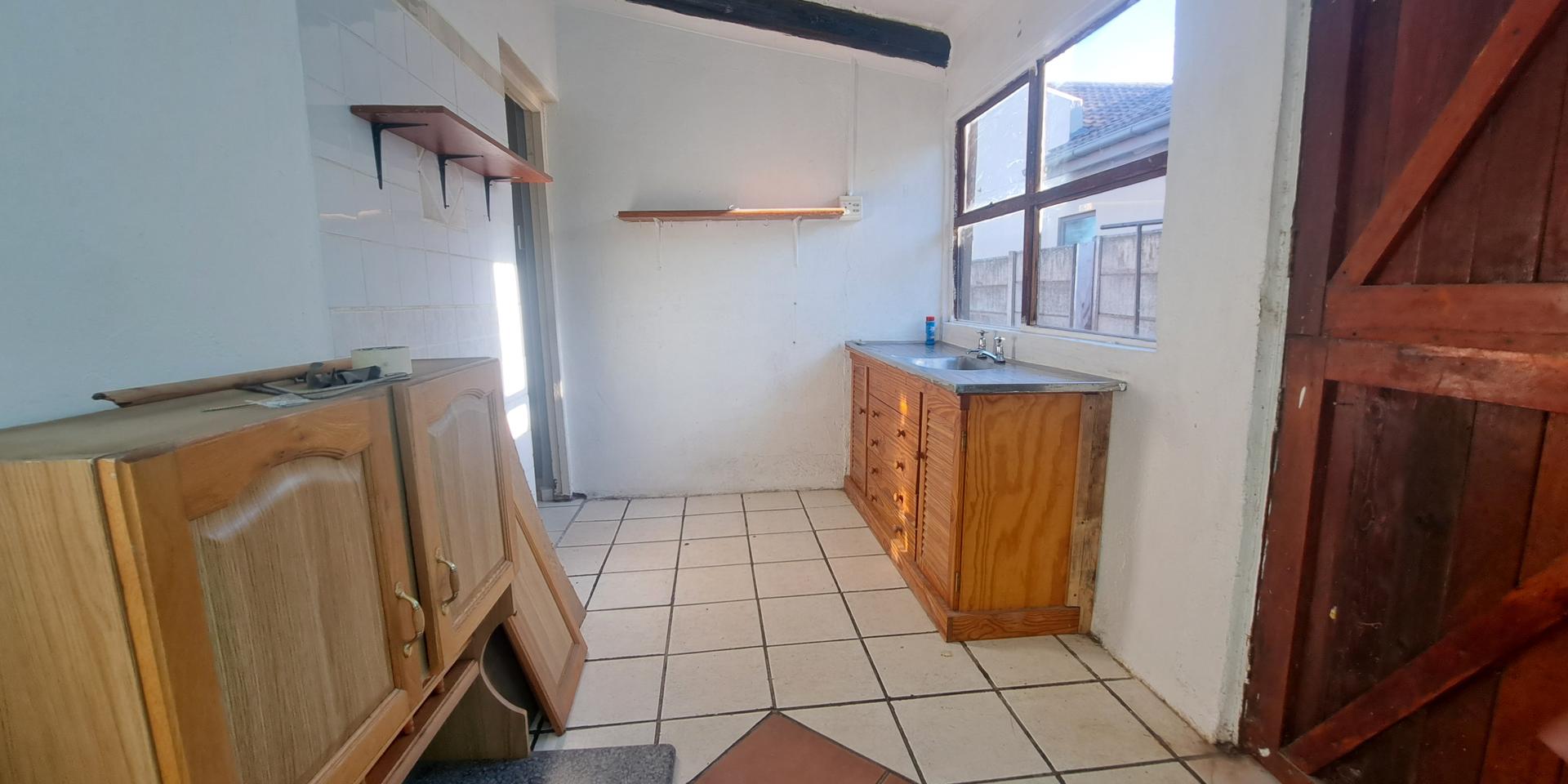 Image 3 of 6