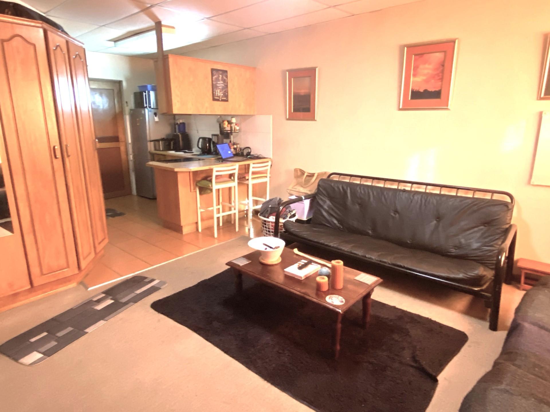 Image 4 of 6
