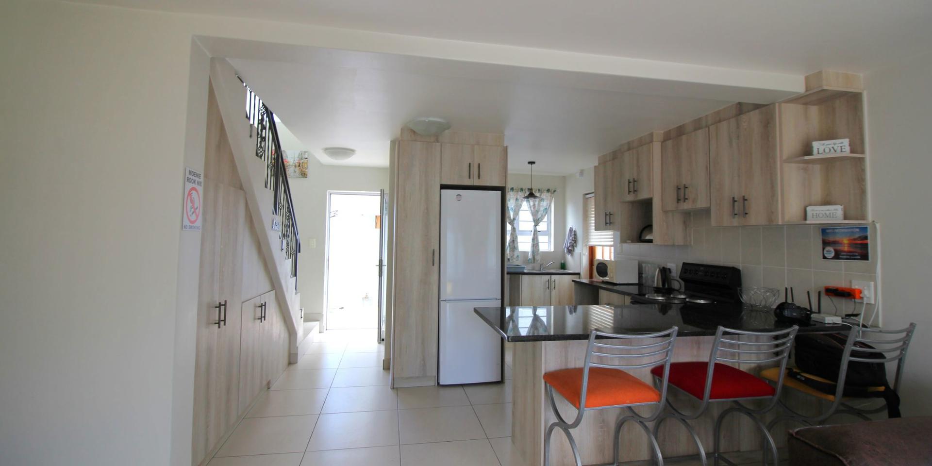 Image 4 of 6