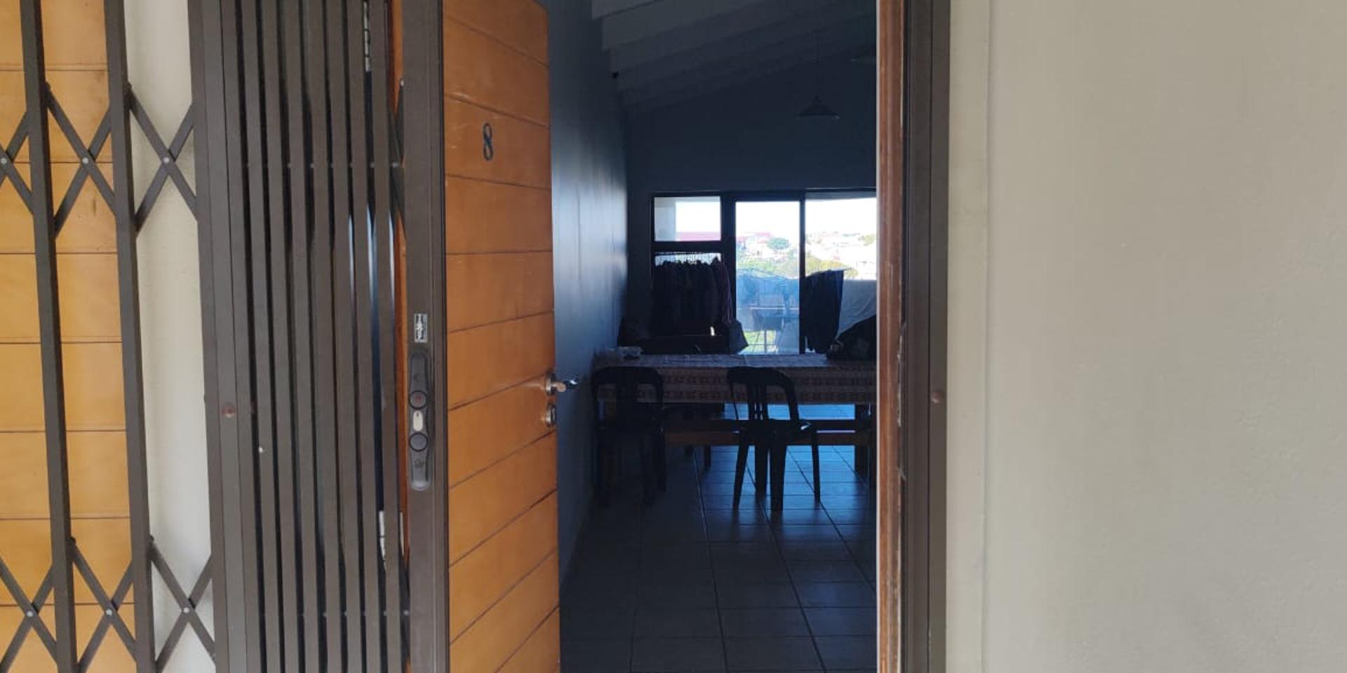 Image 4 of 6