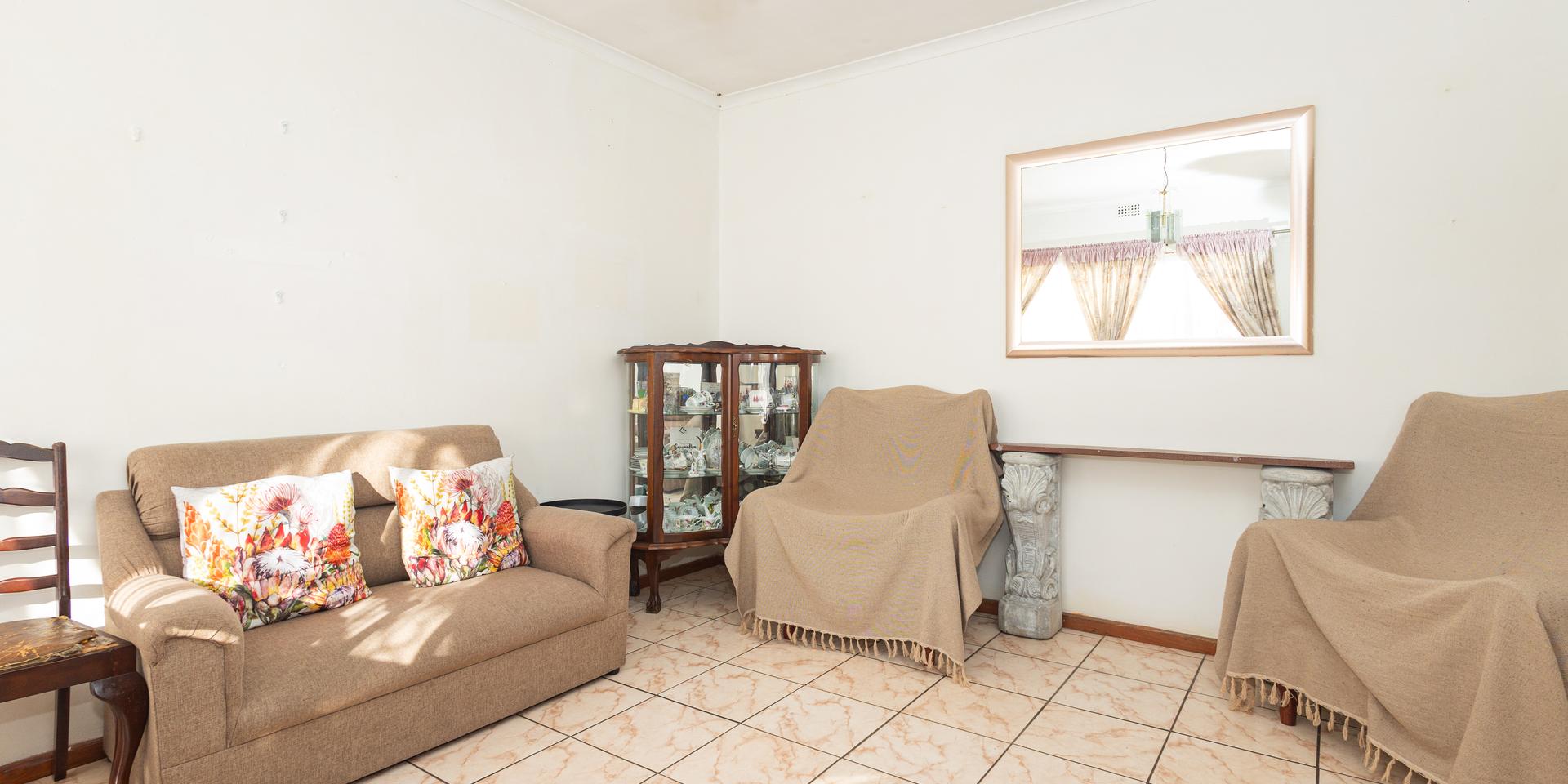 Image 4 of 6