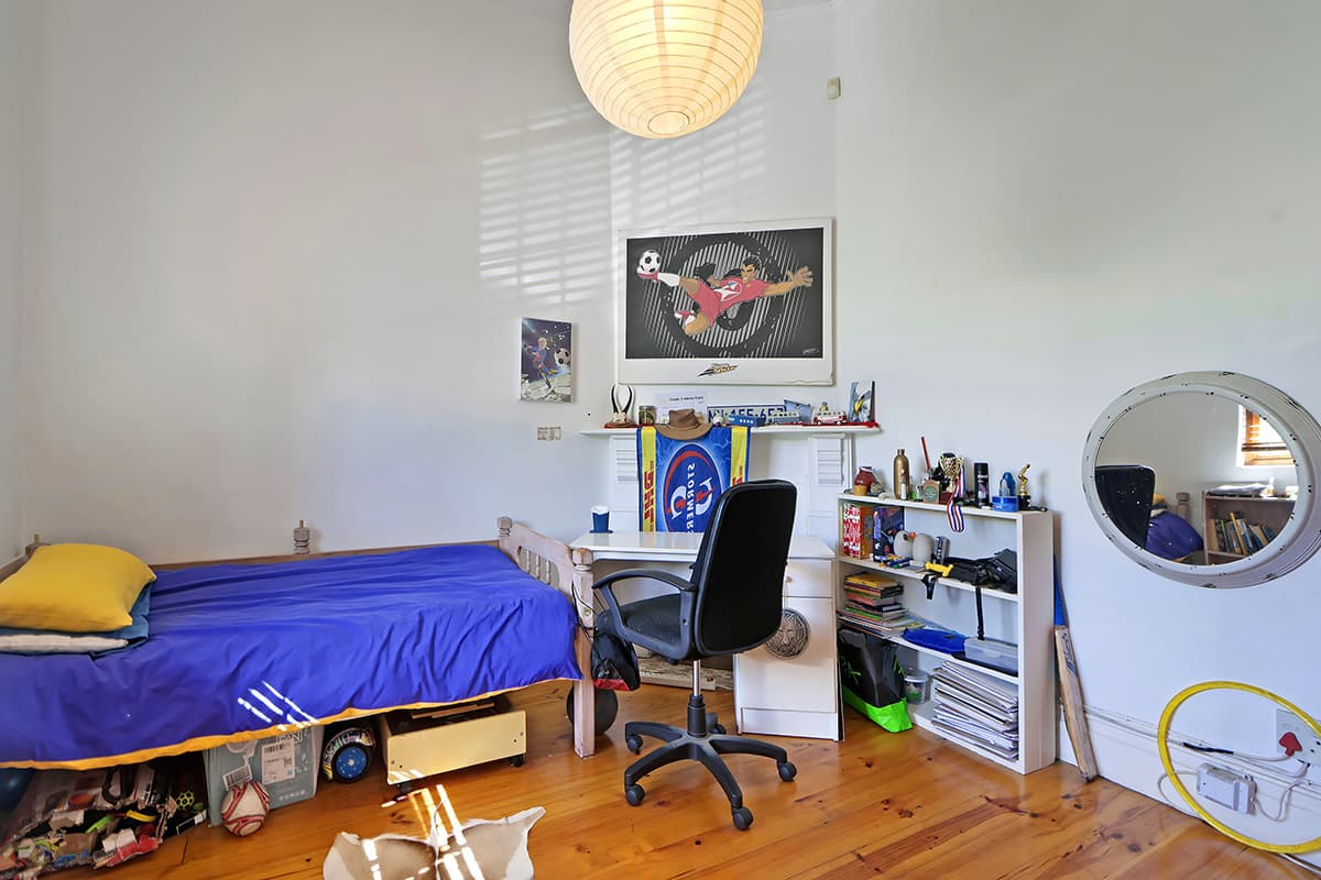 Image 4 of 6