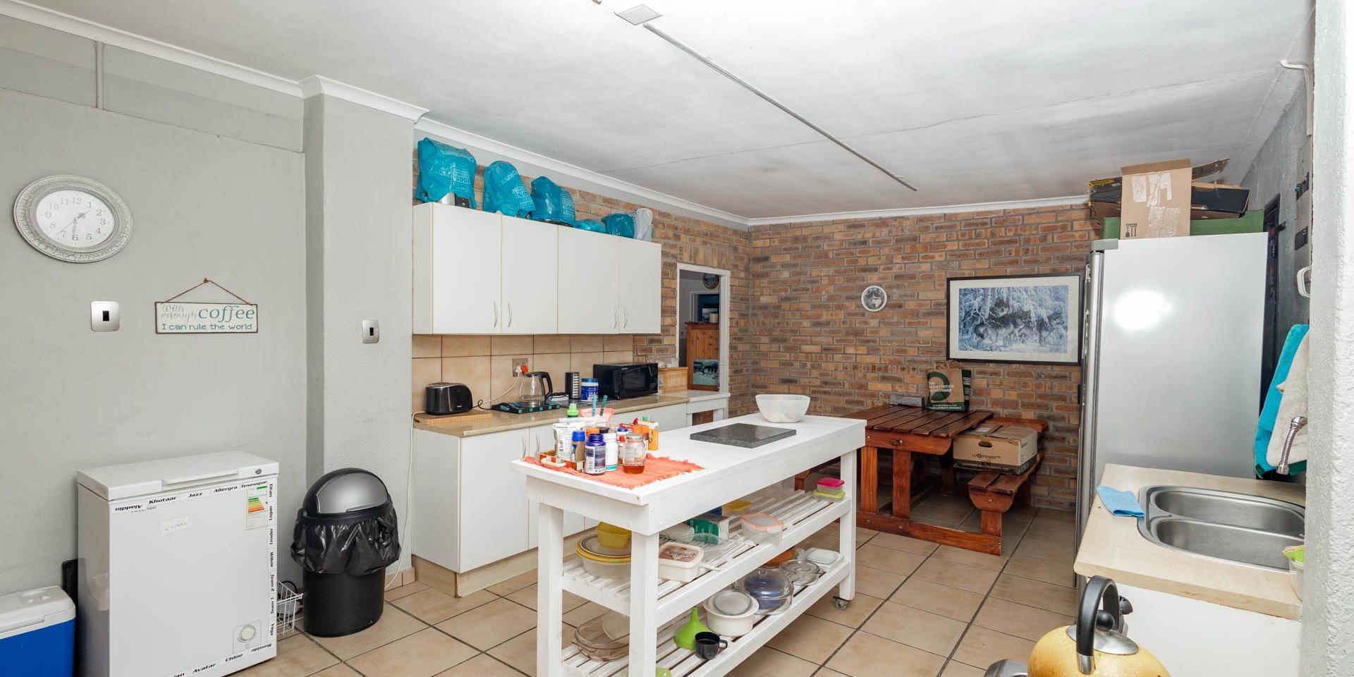Image 4 of 6