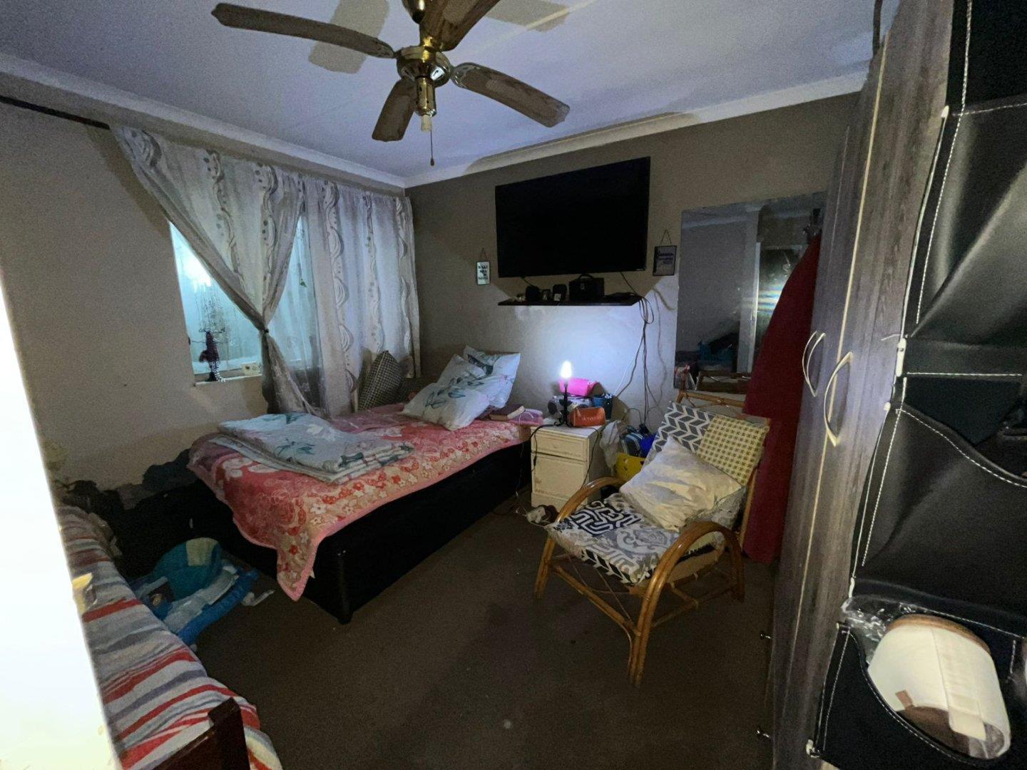 Image 4 of 6