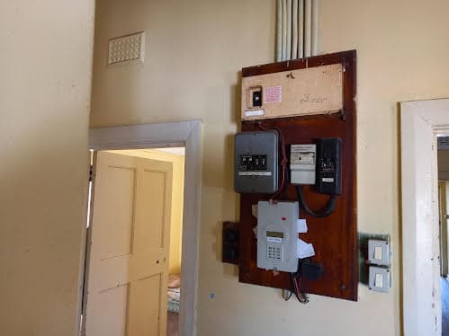 Image 4 of 6