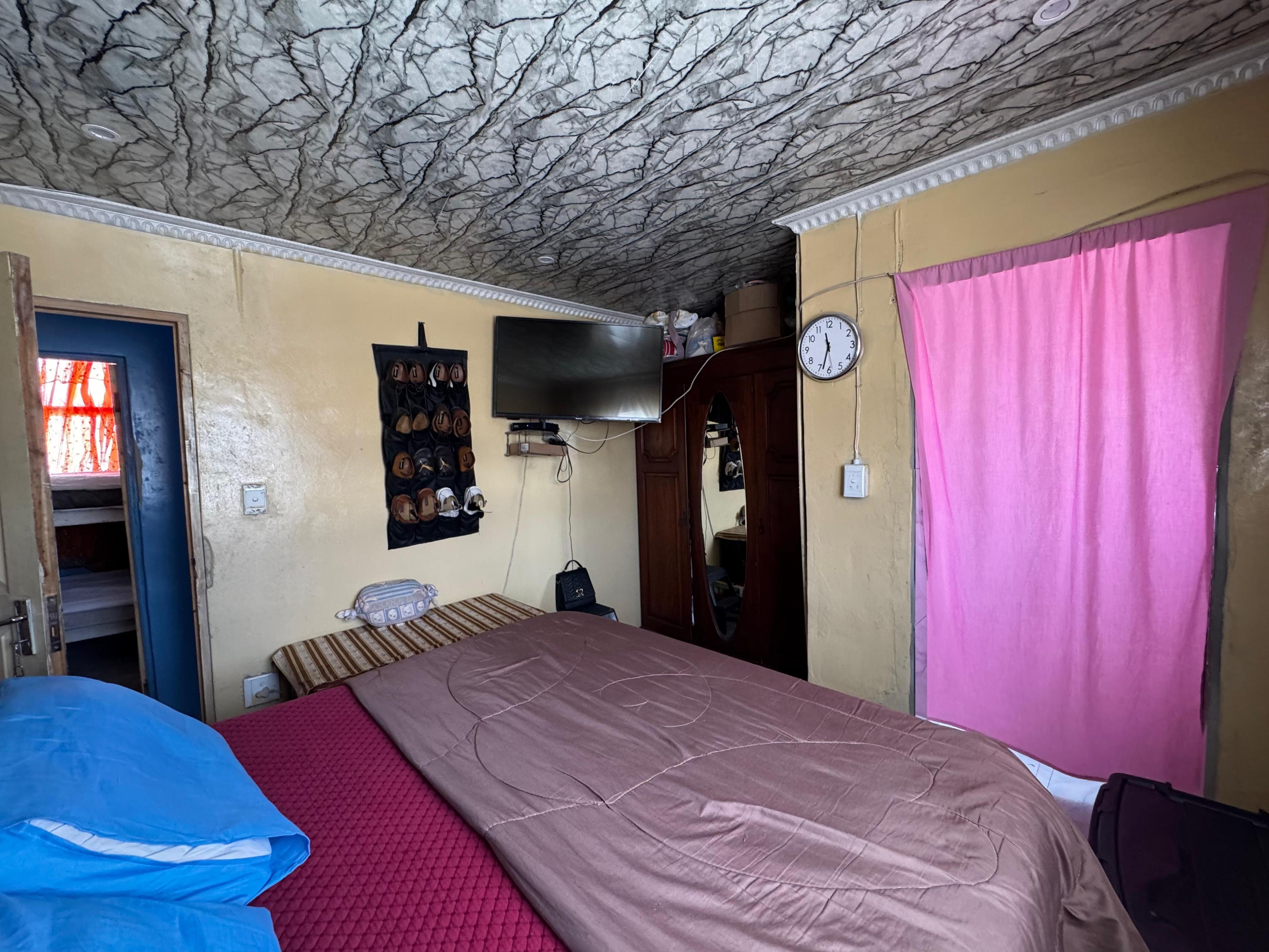Image 3 of 6