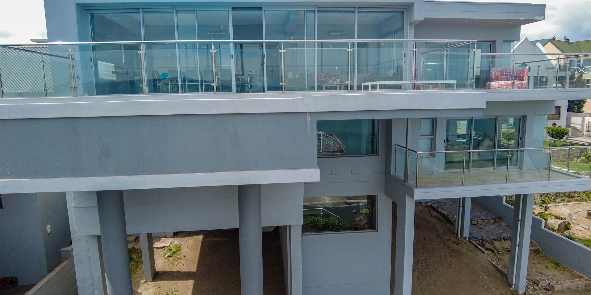 Image 4 of 6