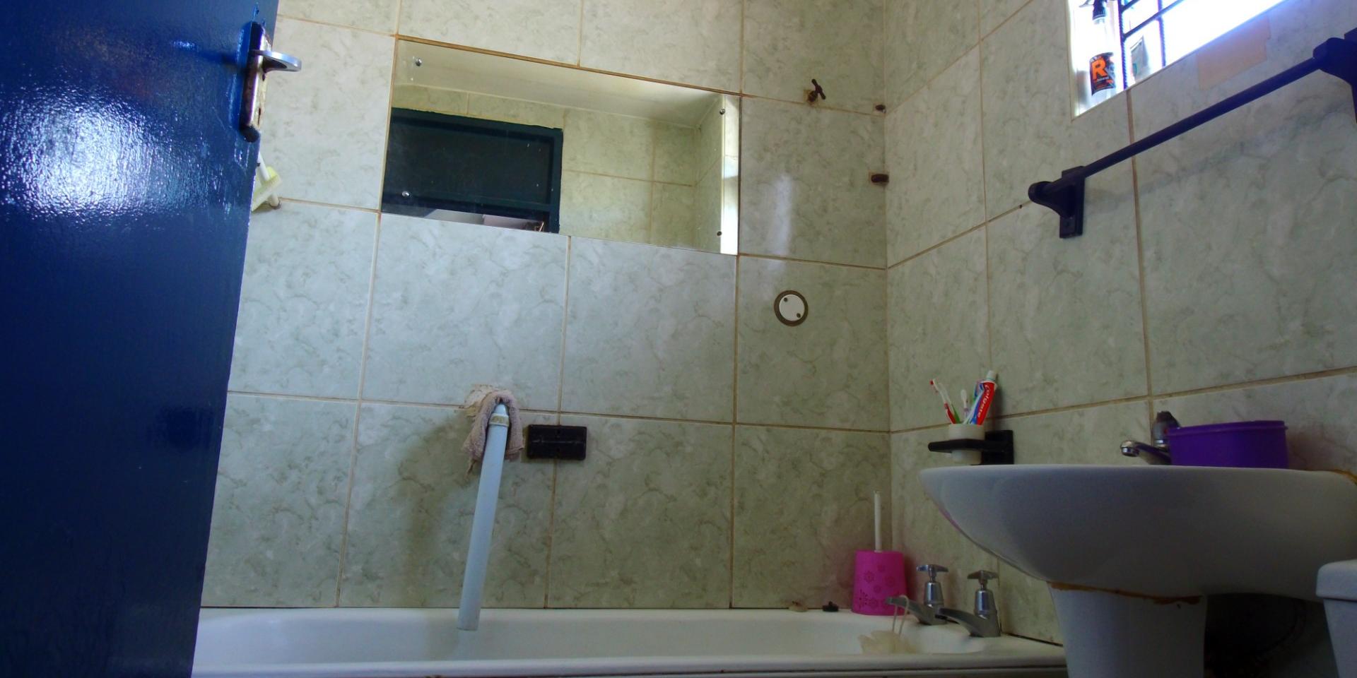 Image 3 of 6