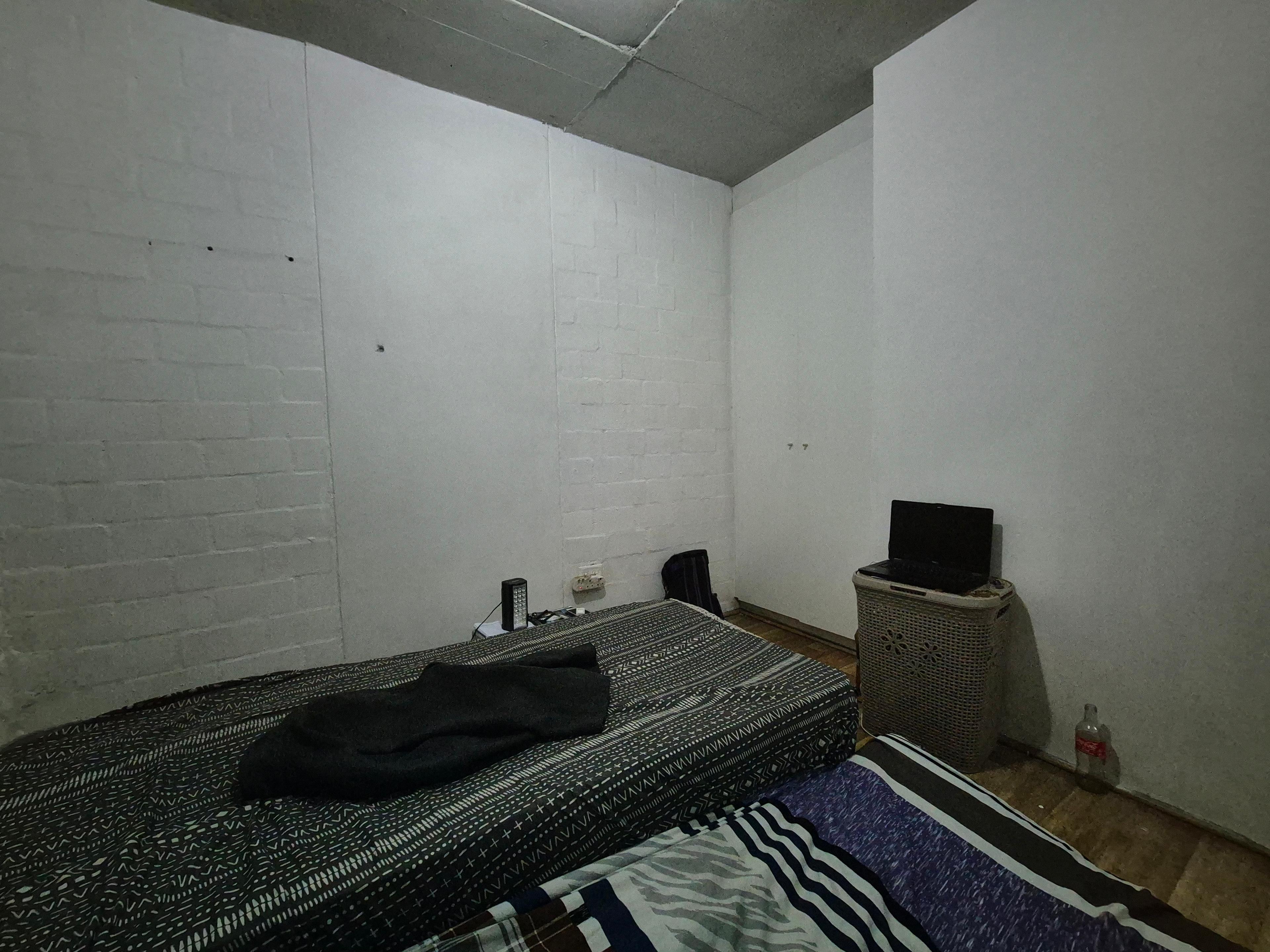 Image 4 of 6