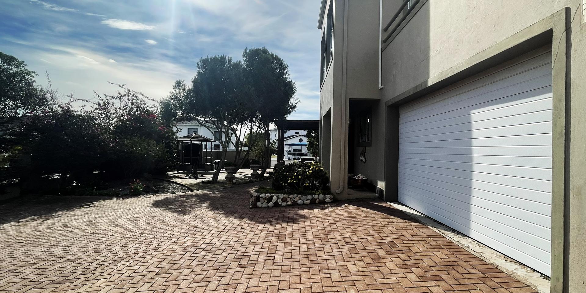 Image 2 of 6