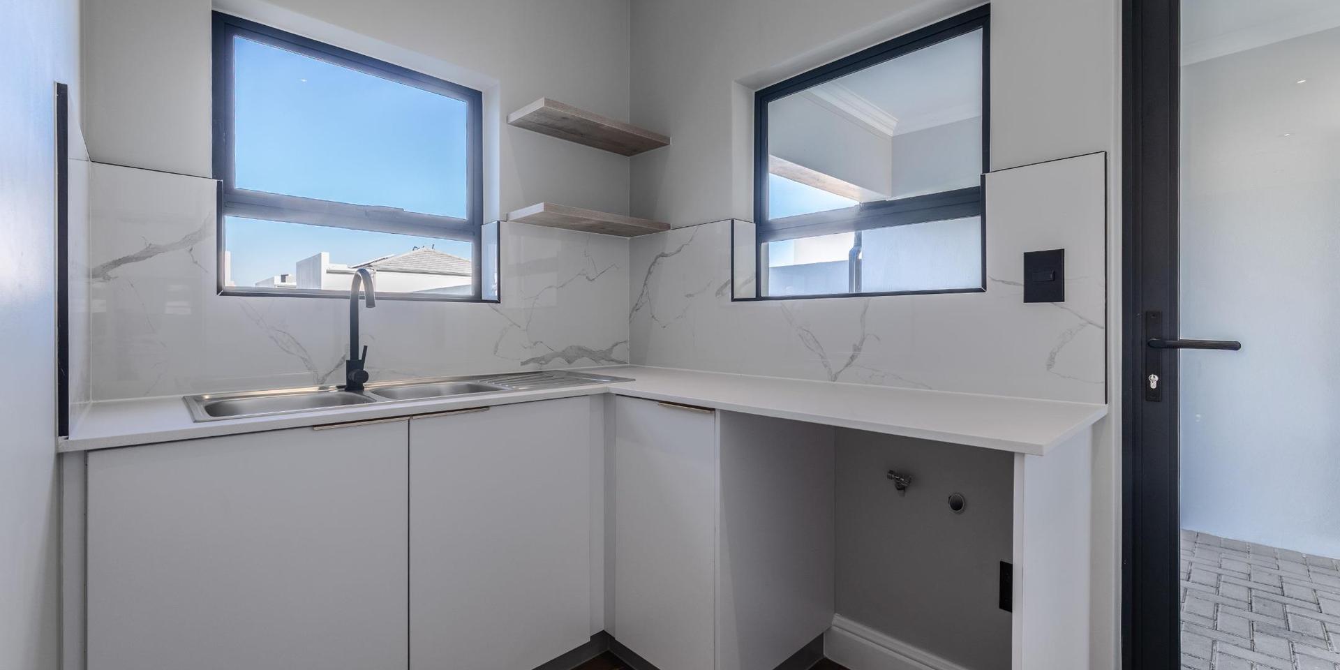 Image 4 of 6