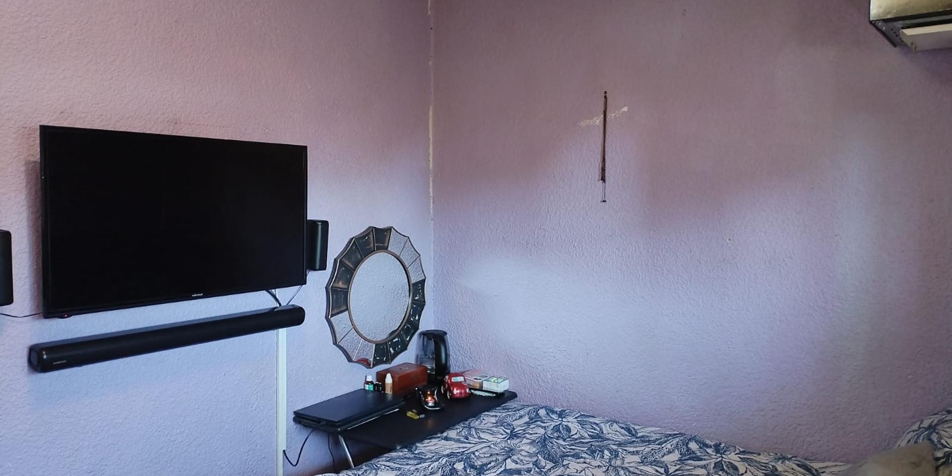 Image 4 of 6