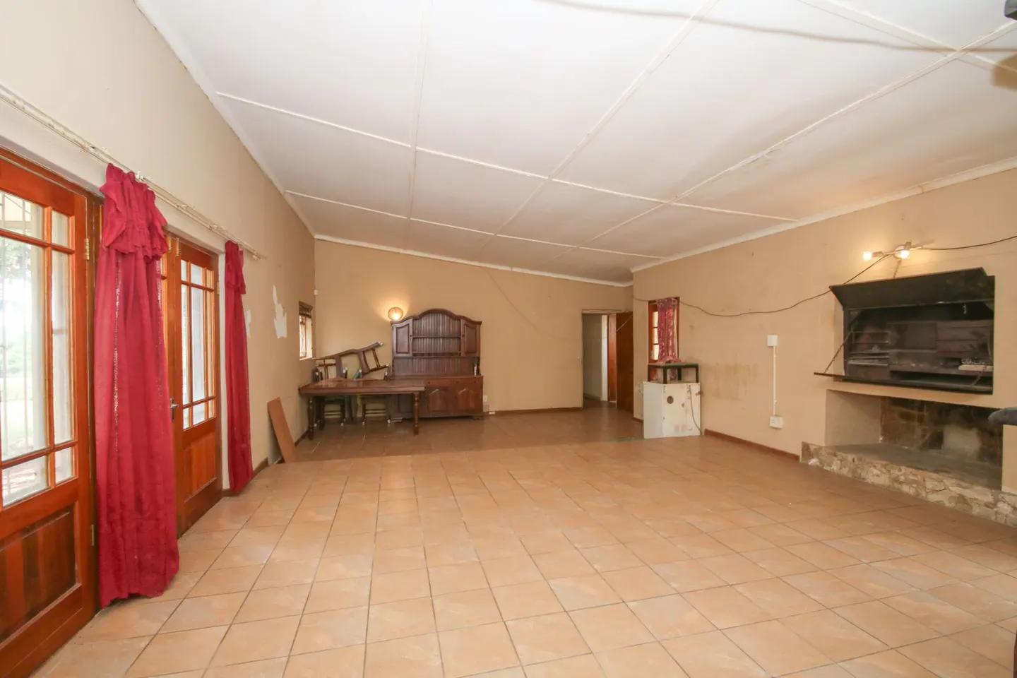 Image 4 of 6