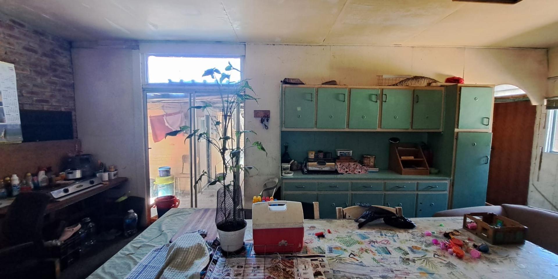 Image 4 of 6