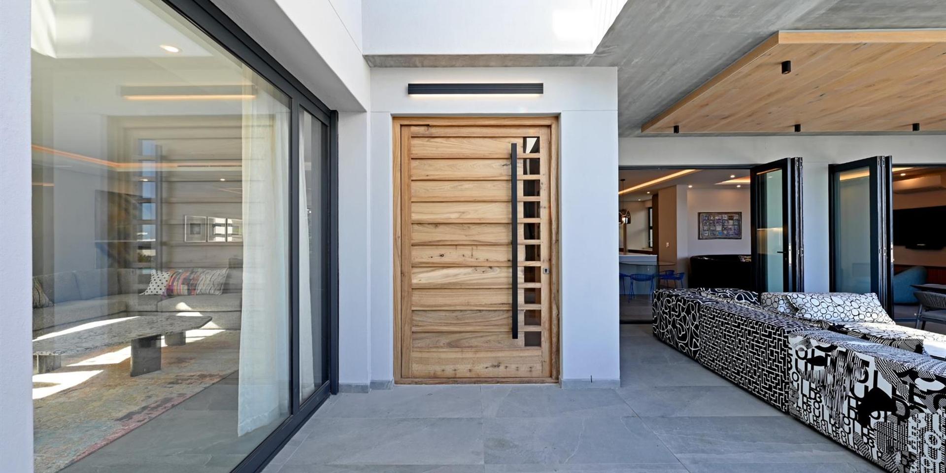 Image 2 of 6