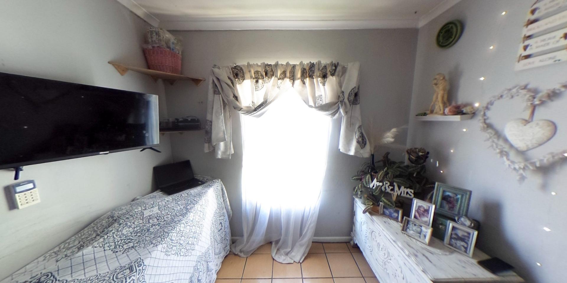 Image 3 of 6