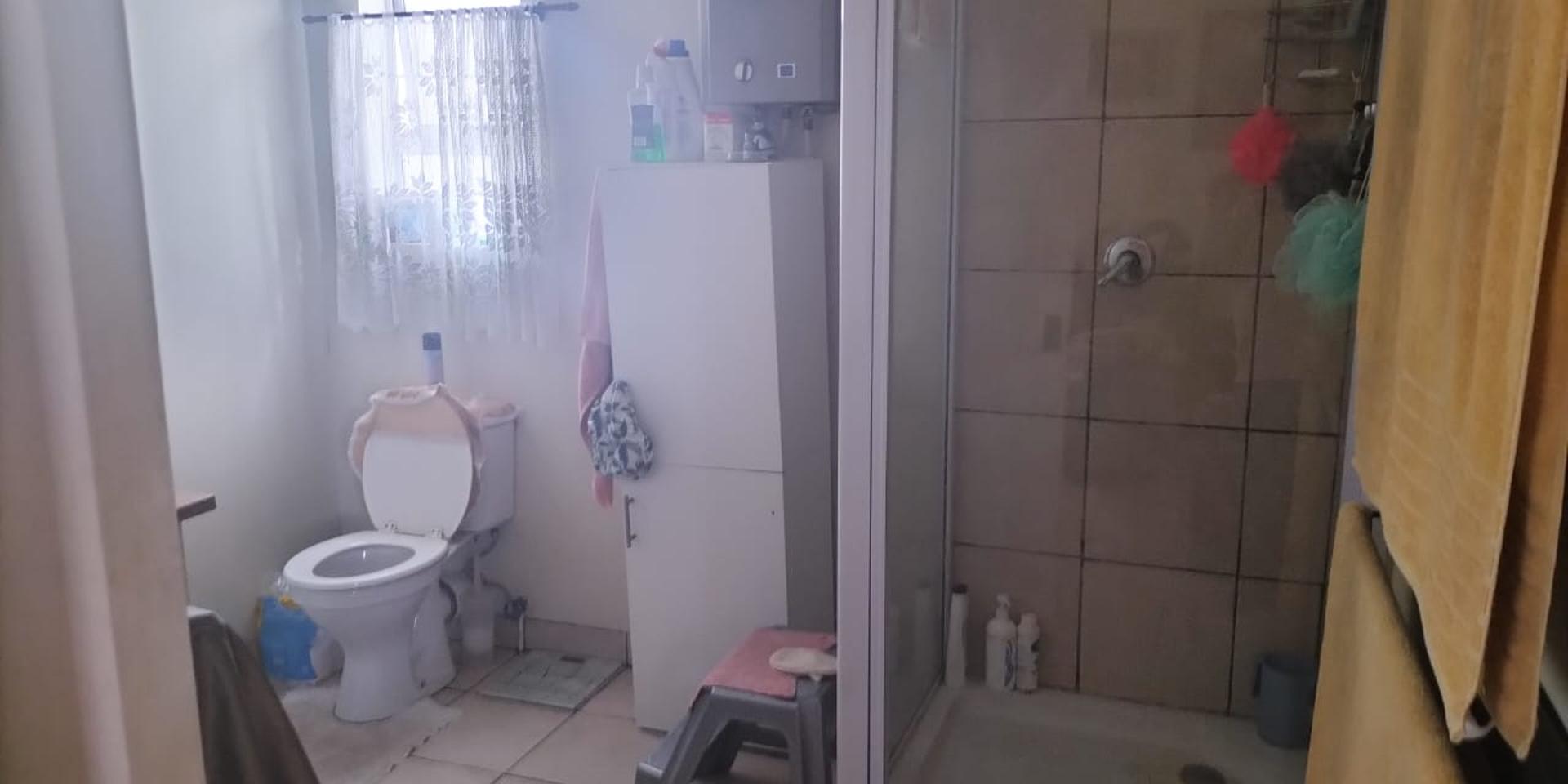 Image 4 of 6