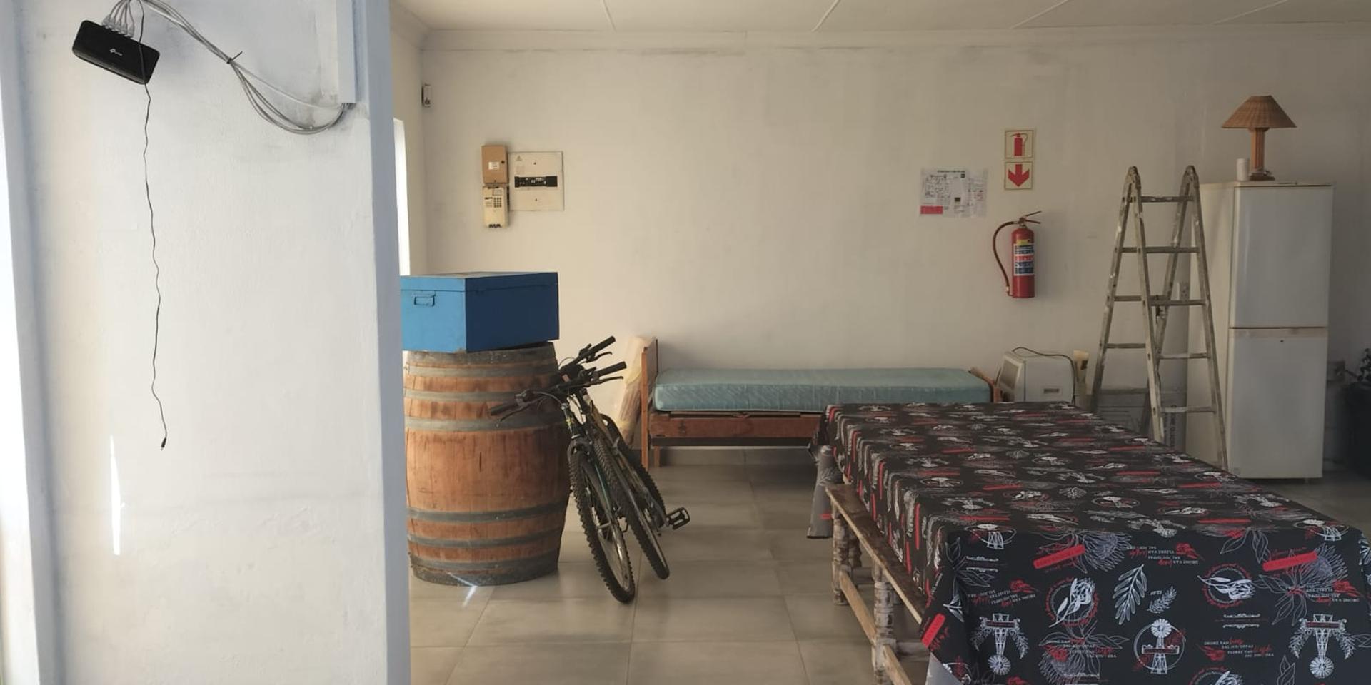 Image 4 of 6