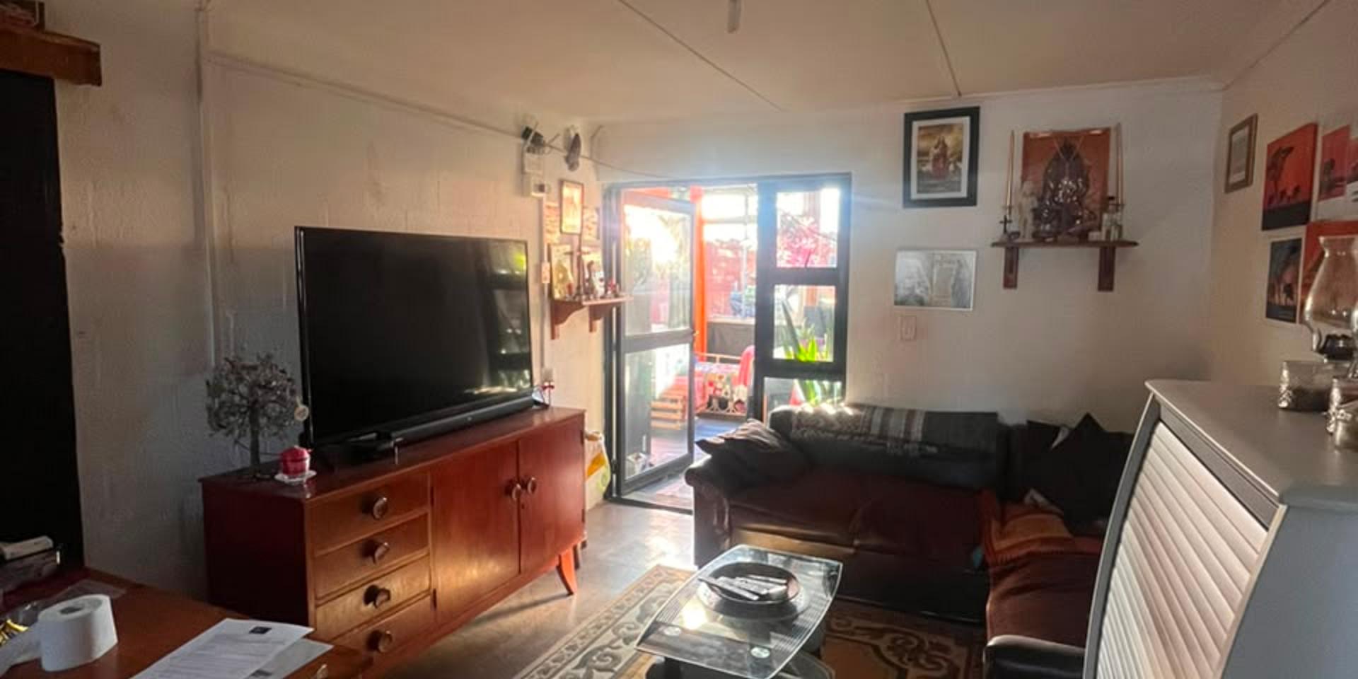Image 4 of 6