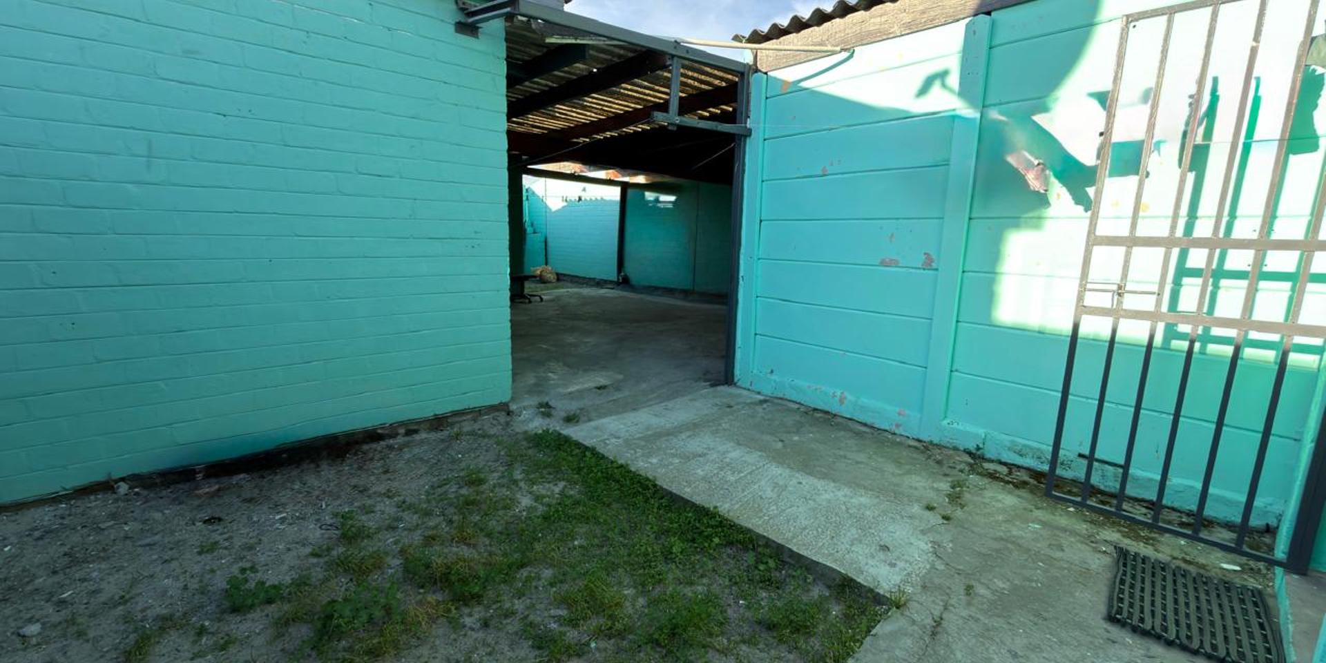Image 4 of 6