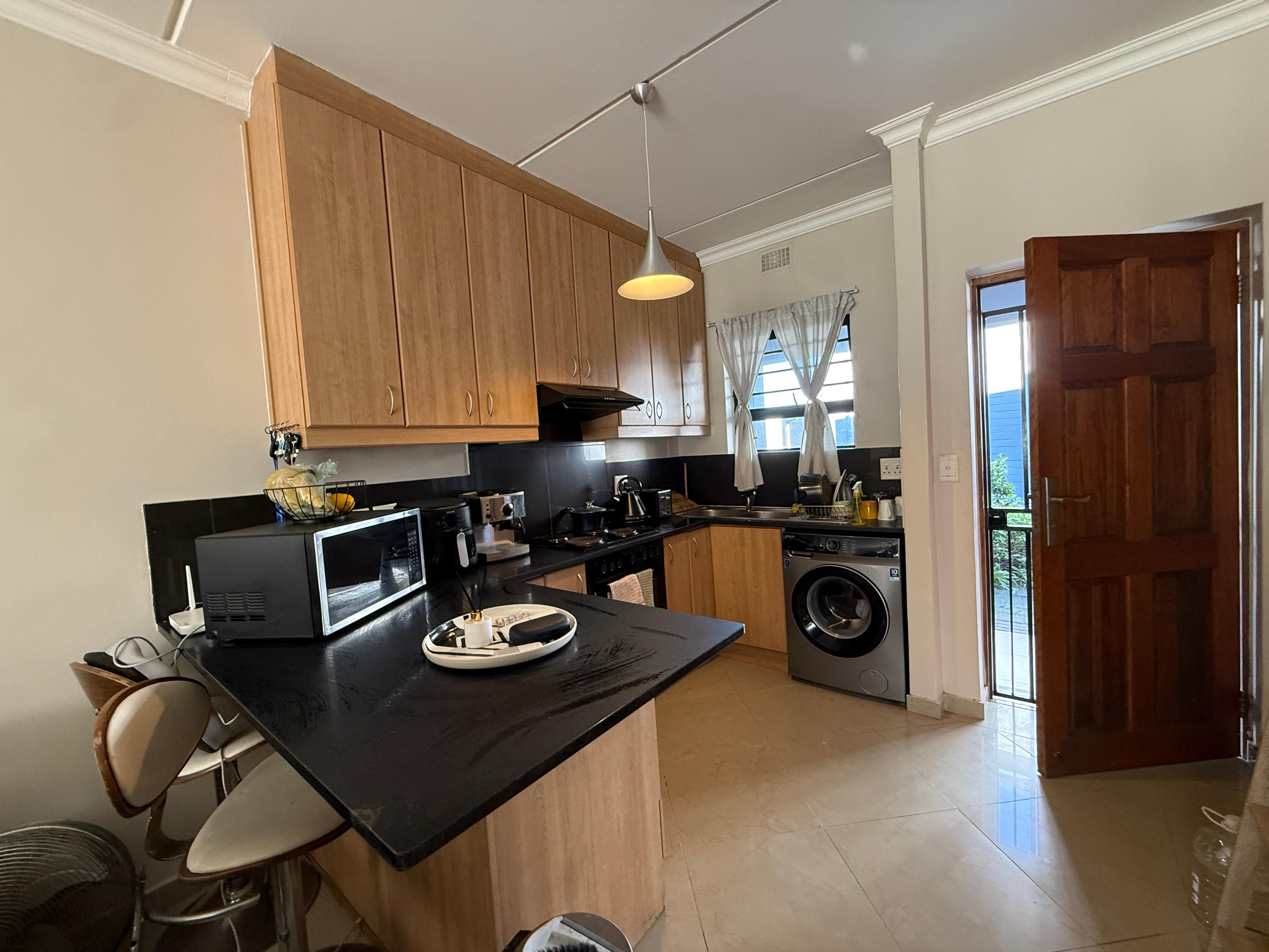 Image 4 of 6