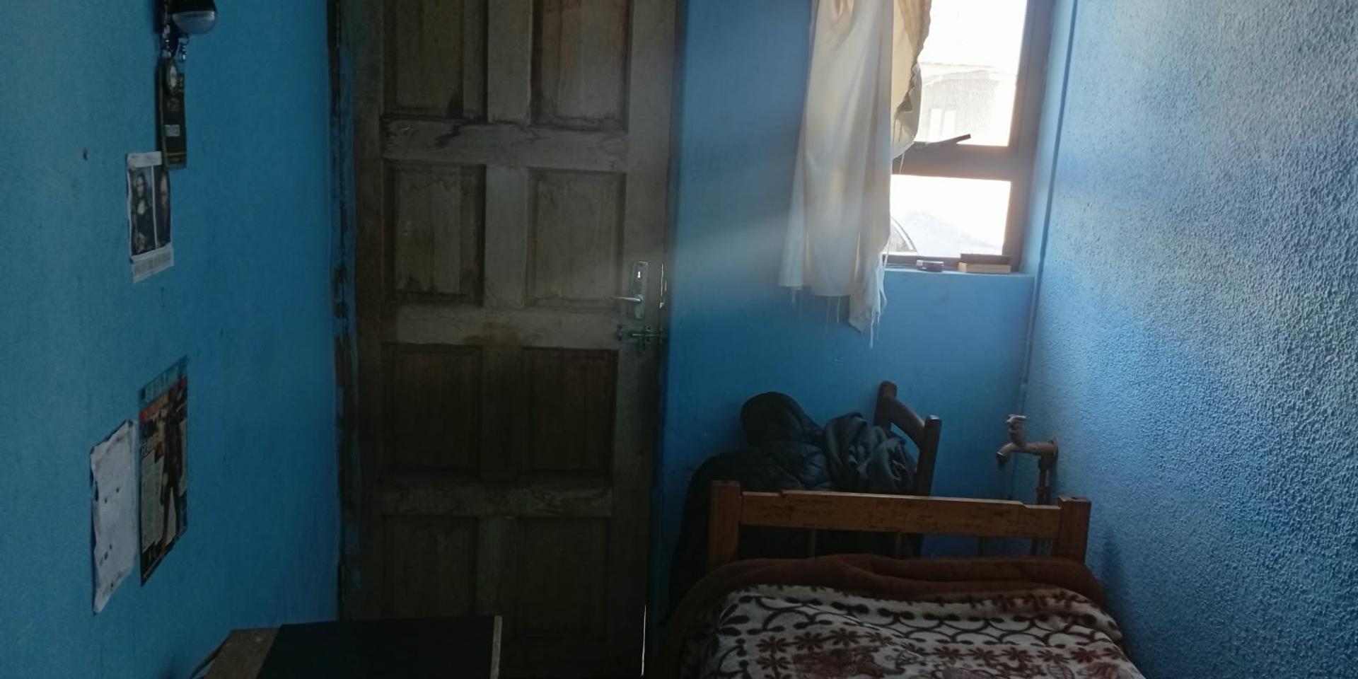 Image 2 of 6