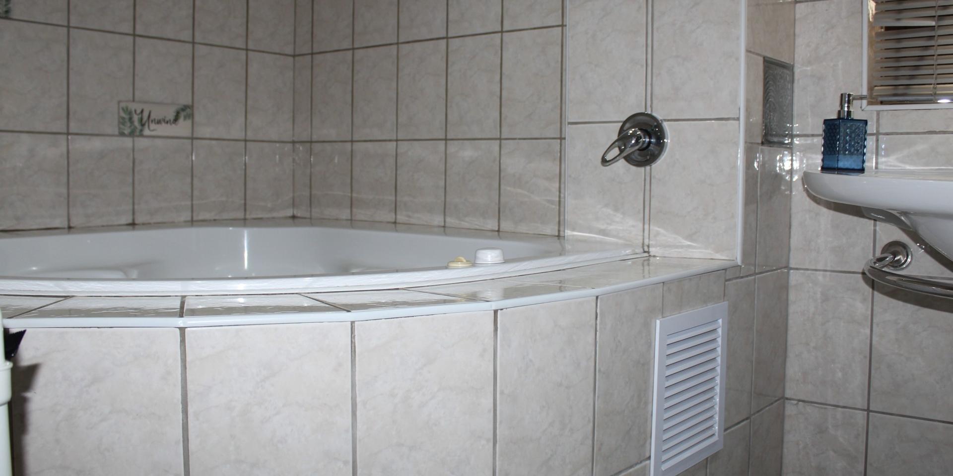 Image 4 of 6