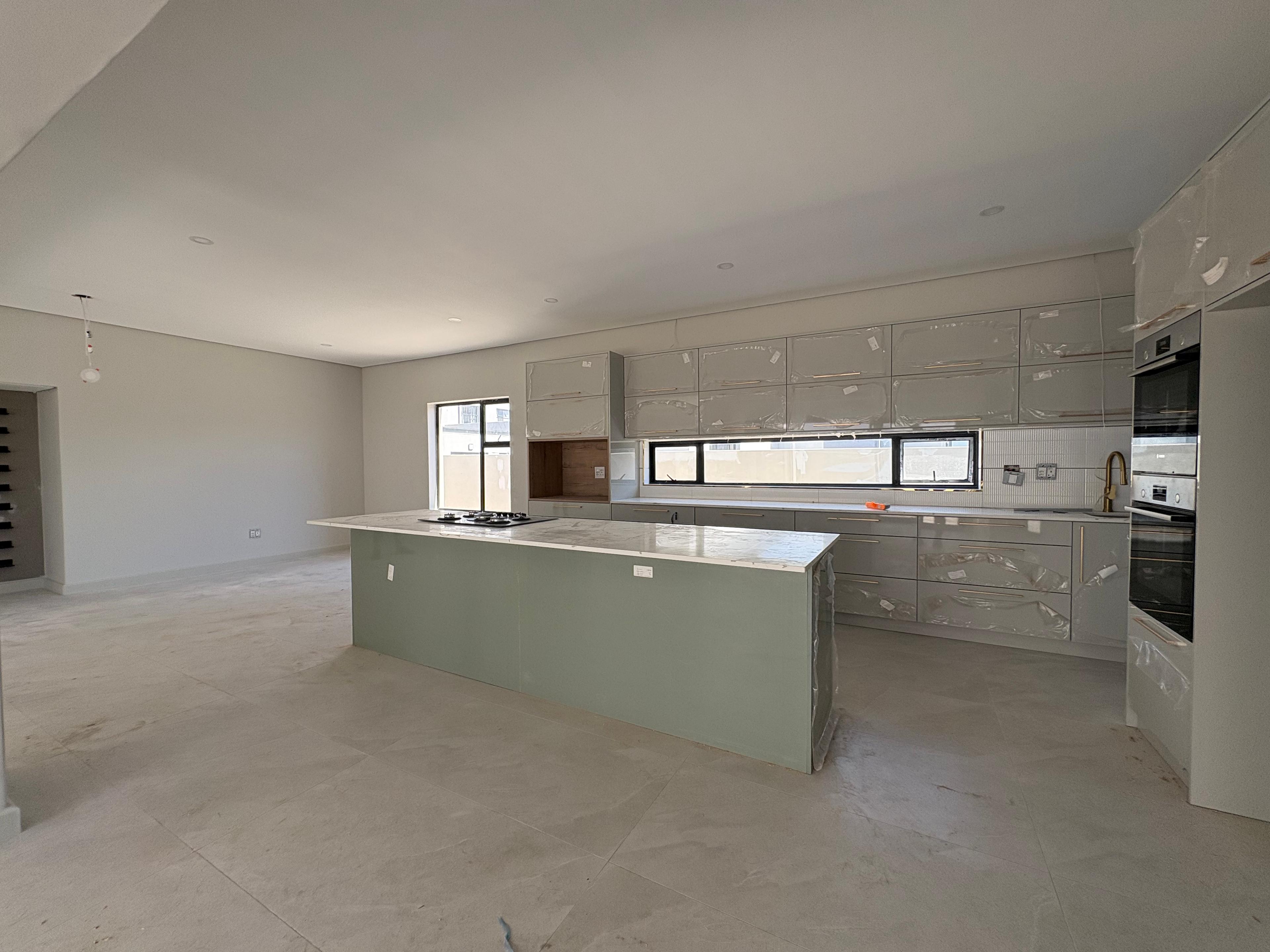 Image 4 of 6