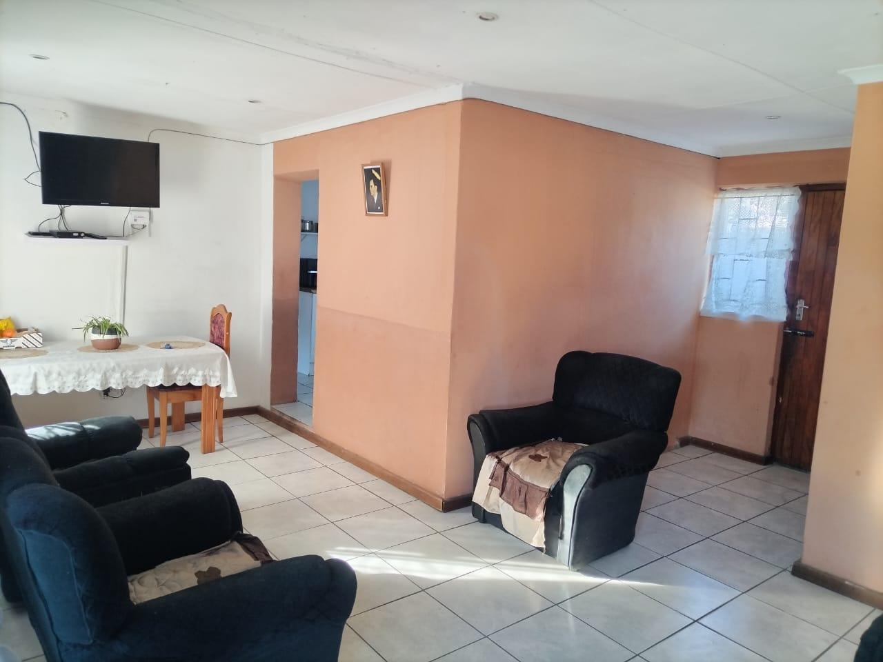 Image 4 of 6