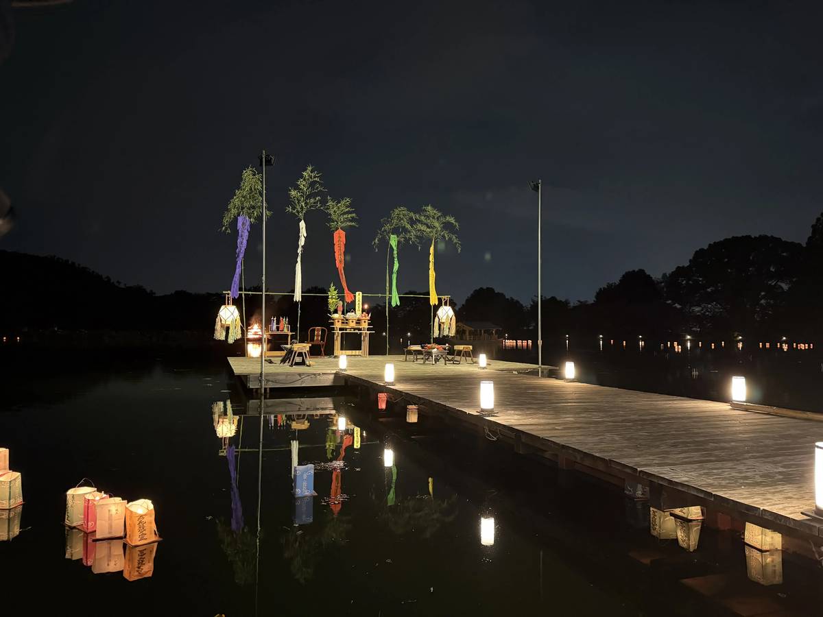 Floating lanterns and the stage on Osawa Pond
