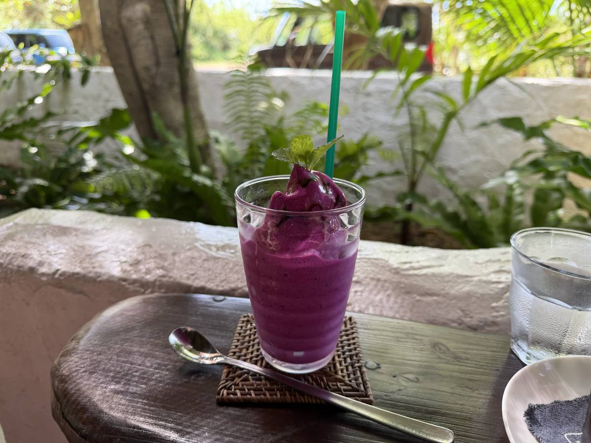 Dragon fruit and banana smoothie