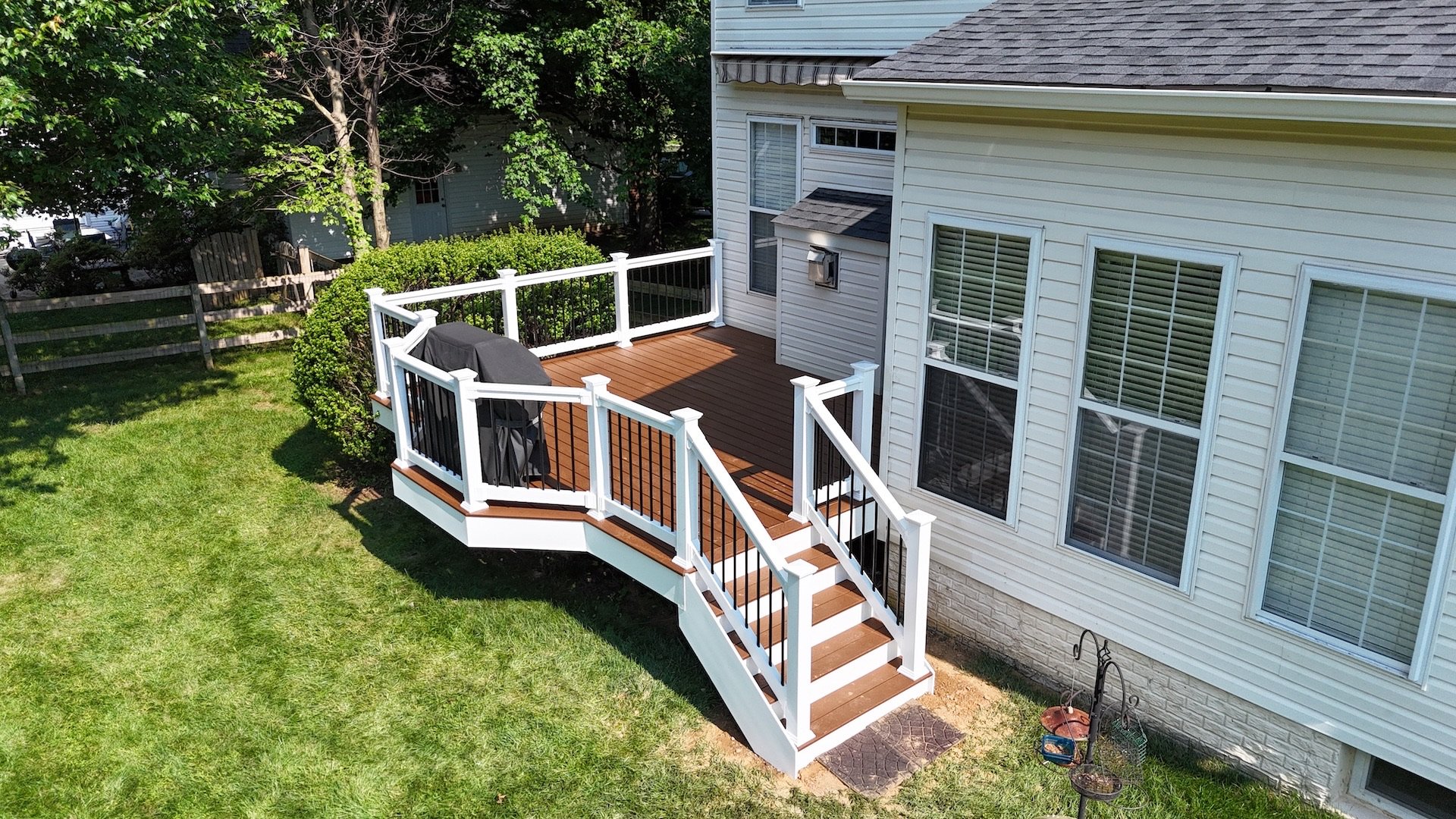 Completed Trex Select Saddle deck with stairs in Allentown, PA.