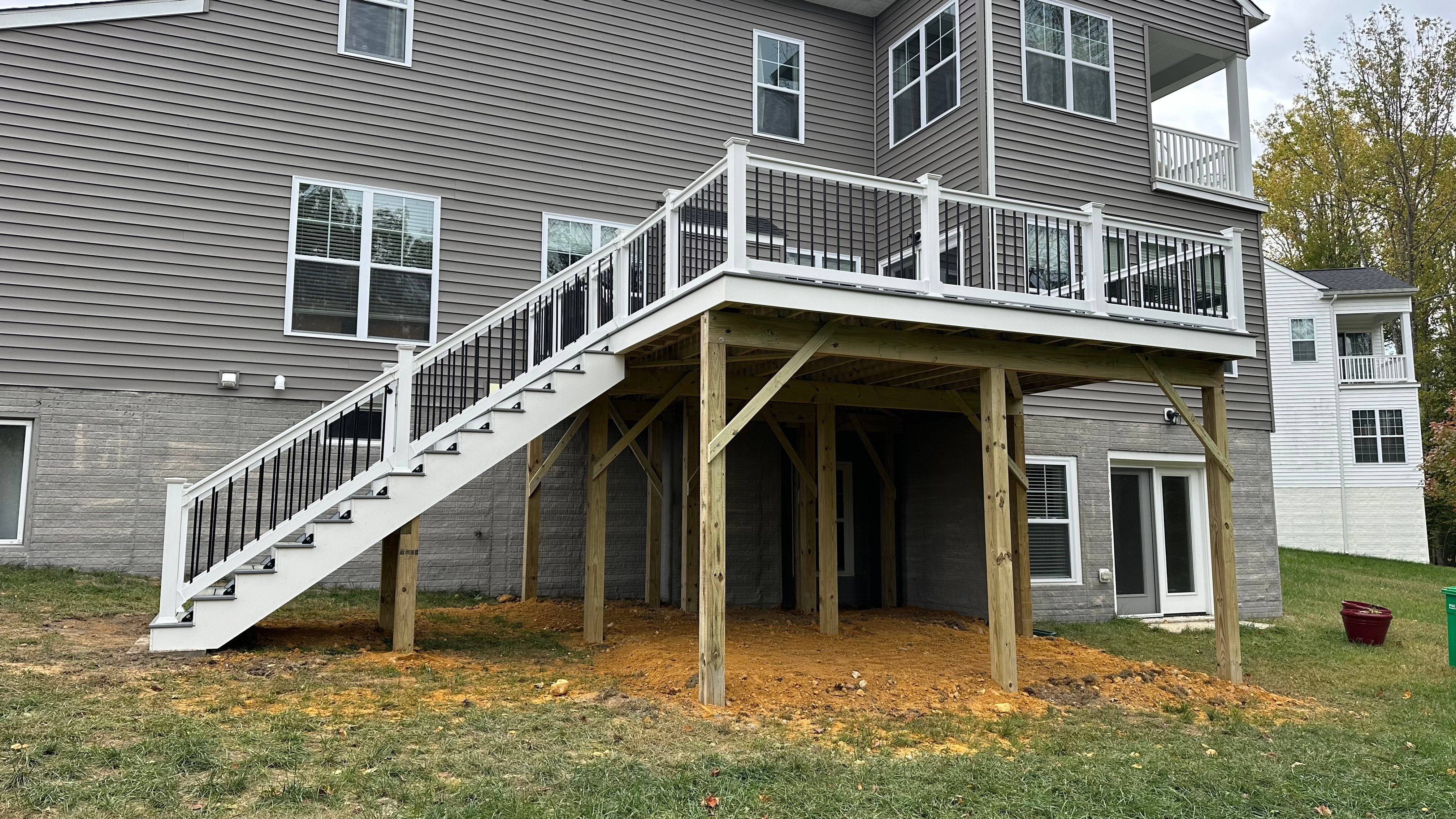 Front view of a spacious Trex Enhance Foggy Wharf deck with a matching white vinyl railing system in Fogelsville, PA.