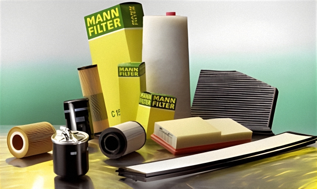 A image showing various Engine Air Filters from AMSOIL's partner MANN-FILTER. Fits a number of cars, trucks and other applications.