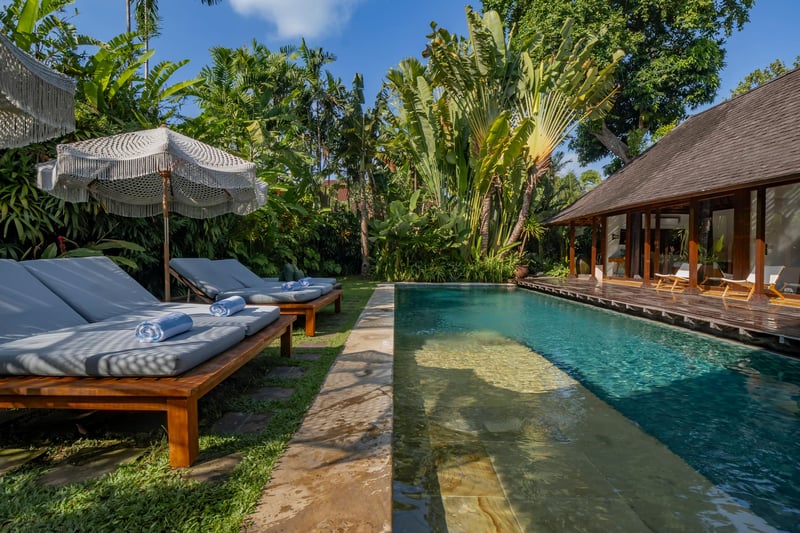 Balinese Villa · 16m Pool · Gardens · 5 Min Beach — photo 5