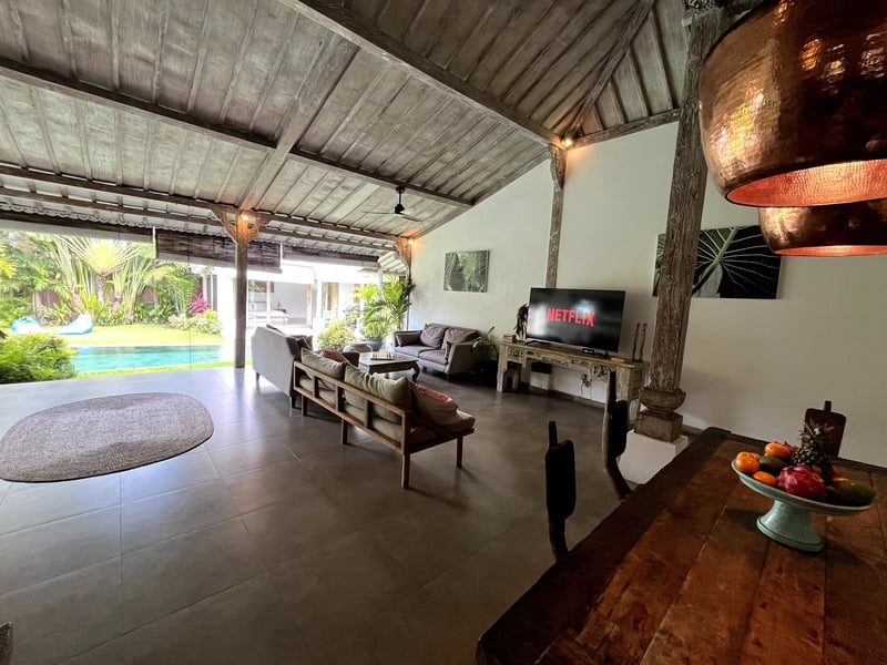 Huge 20m Private Pool / Balinese Style Villa 10