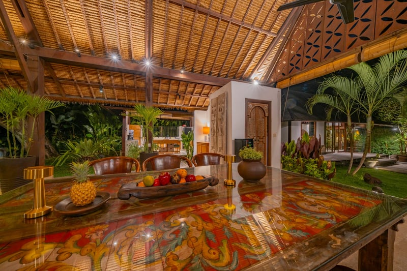 Balinese Villa · 16m Pool · Gardens · 5 Min Beach 18