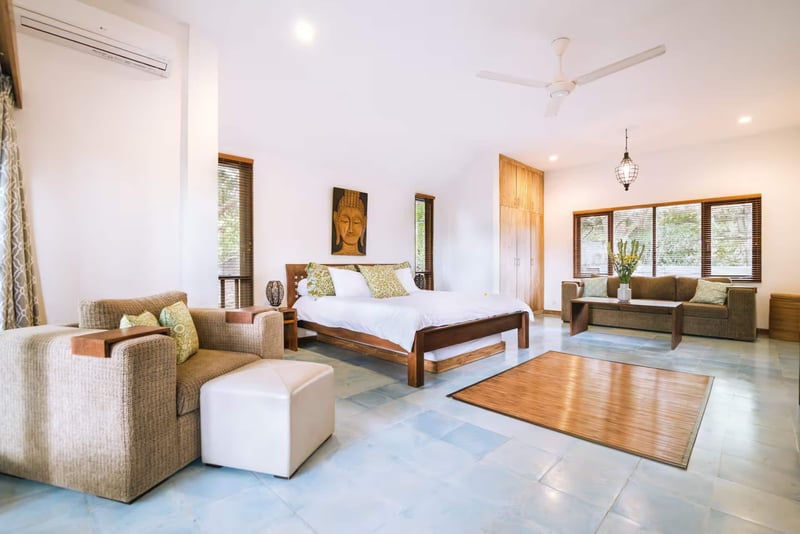 Villa Toya. Central, leafy retreat, sleeps 10 23