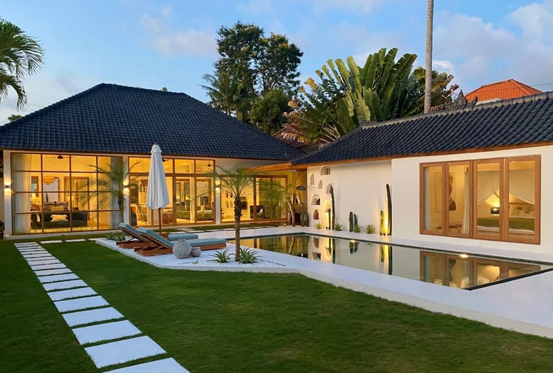 Brand New Private 3 BR Villa Sabarraca, Seminyak 1