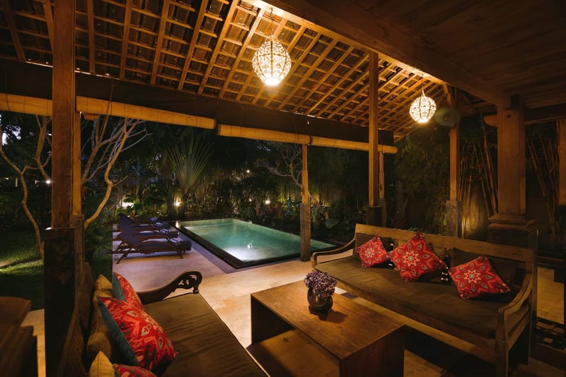 Villa Toya. Central, leafy retreat, sleeps 10 10