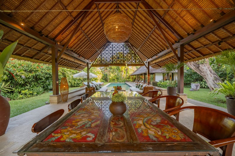 Balinese Villa · 16m Pool · Gardens · 5 Min Beach 24