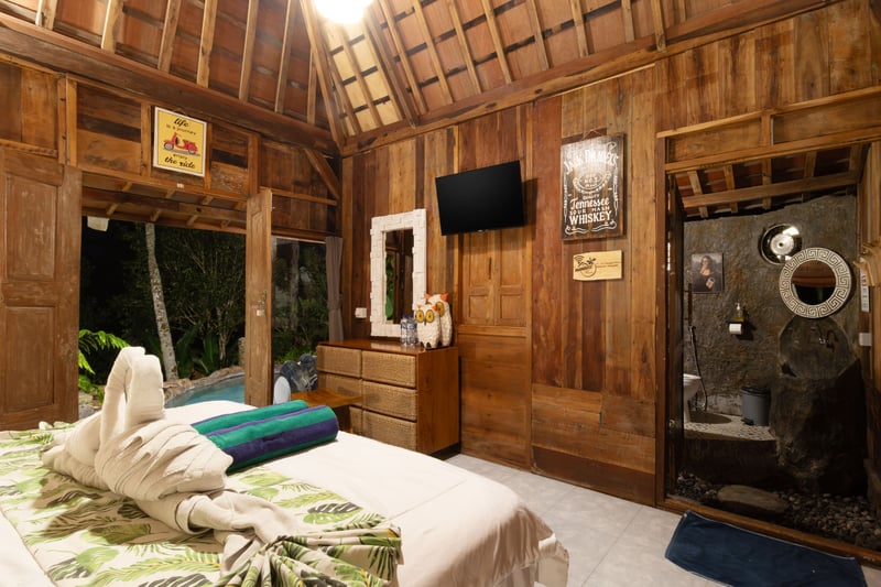 private jungle cabin + private poll + jungle view 9