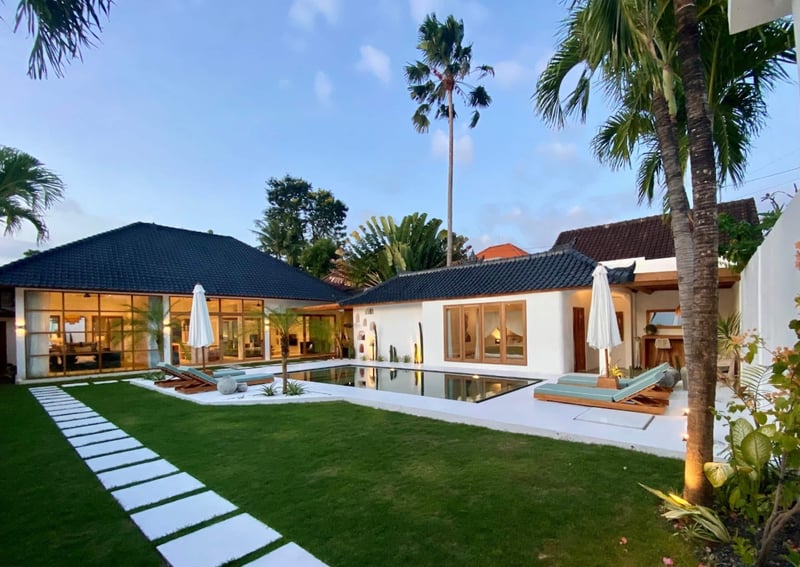 Brand New Private 3 BR Villa Sabarraca, Seminyak — photo 2