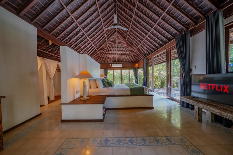 Balinese Villa · 16m Pool · Gardens · 5 Min Beach 40