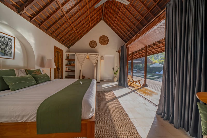 Balinese Villa · 16m Pool · Gardens · 5 Min Beach 8