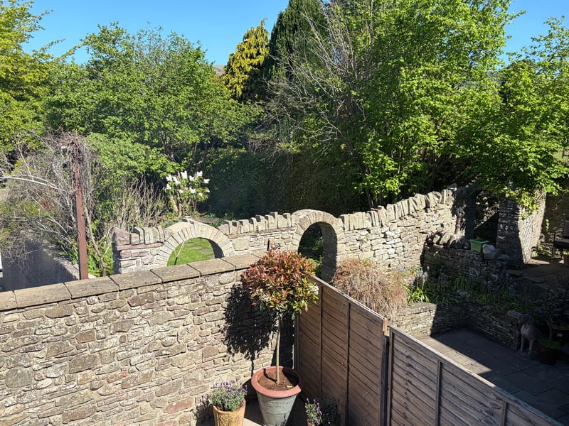 10 Crickhowell Cottages, Town Centre Location — photo 5