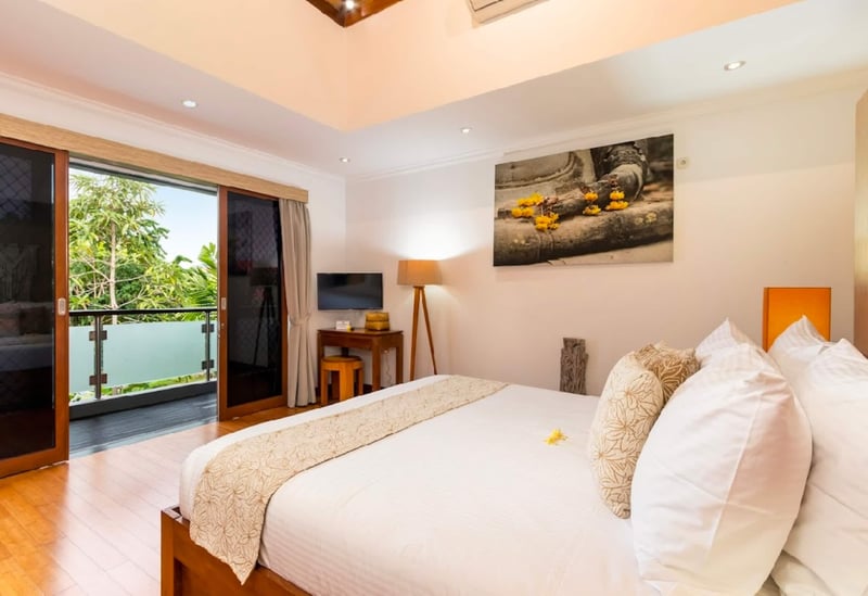 Villa Raffaela Legian-Stunning 5 star 4 Bed & Bath 24