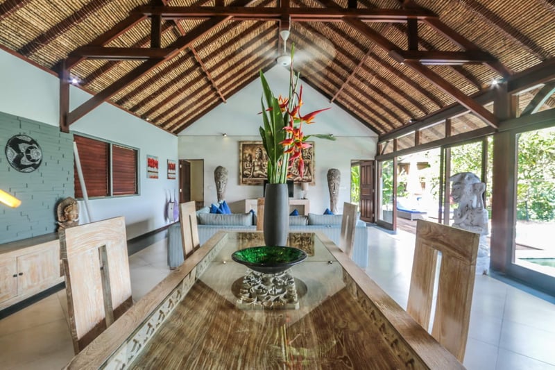 Spacious 3 Bedroom 
Villa Maya Aseman Bagus 16